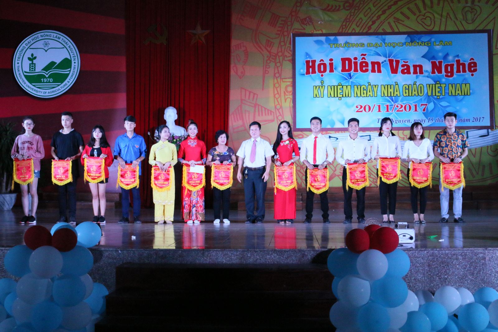 Hội diễn văn nghệ chào mừng kỷ niệm 35 năm ngày Nhà giáo  Việt Nam
